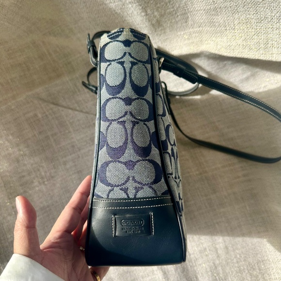 Coach Signature Canvas Tote (J1K‑6090) - Picture 6 of 16